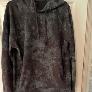 Mens Lululemon hoodie in black and gray print, size M